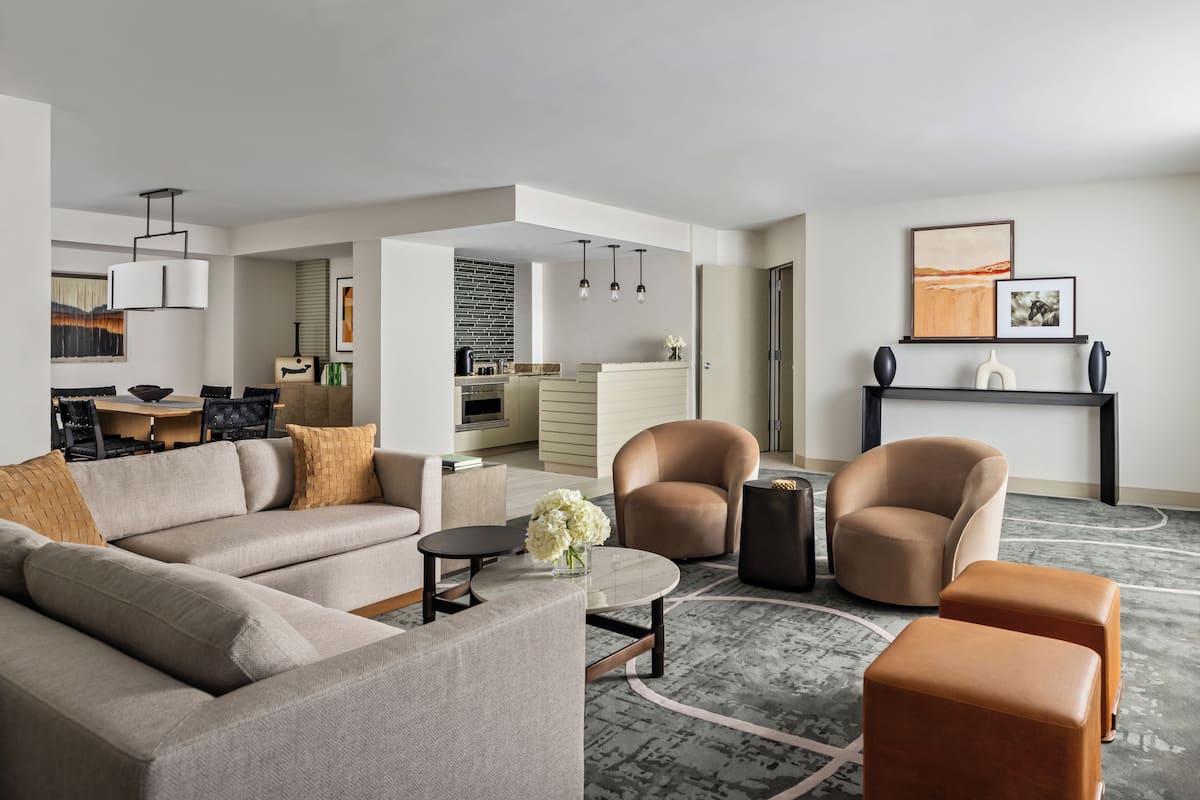 Suite (Signature) | Egyptian cotton sheets, premium bedding, pillowtop beds, in-room safe
