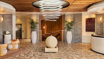 Couples treatment rooms, sauna, hot tub, steam room, hot springs
