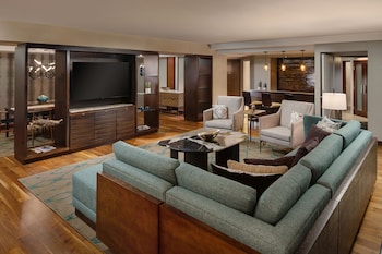 Suite (Signature) | Living area | 65-inch LED TV with digital channels, TV, first-run movies at Grand Hyatt Scottsdale Resort