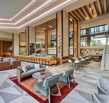 4 bares, salĂłn en el lobby