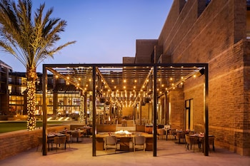4 restaurants; breakfast, lunch, and dinner served at Grand Hyatt Scottsdale Resort
