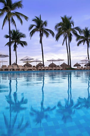 2 piscinas al aire libre, sombrillas, sillones reclinables de piscina