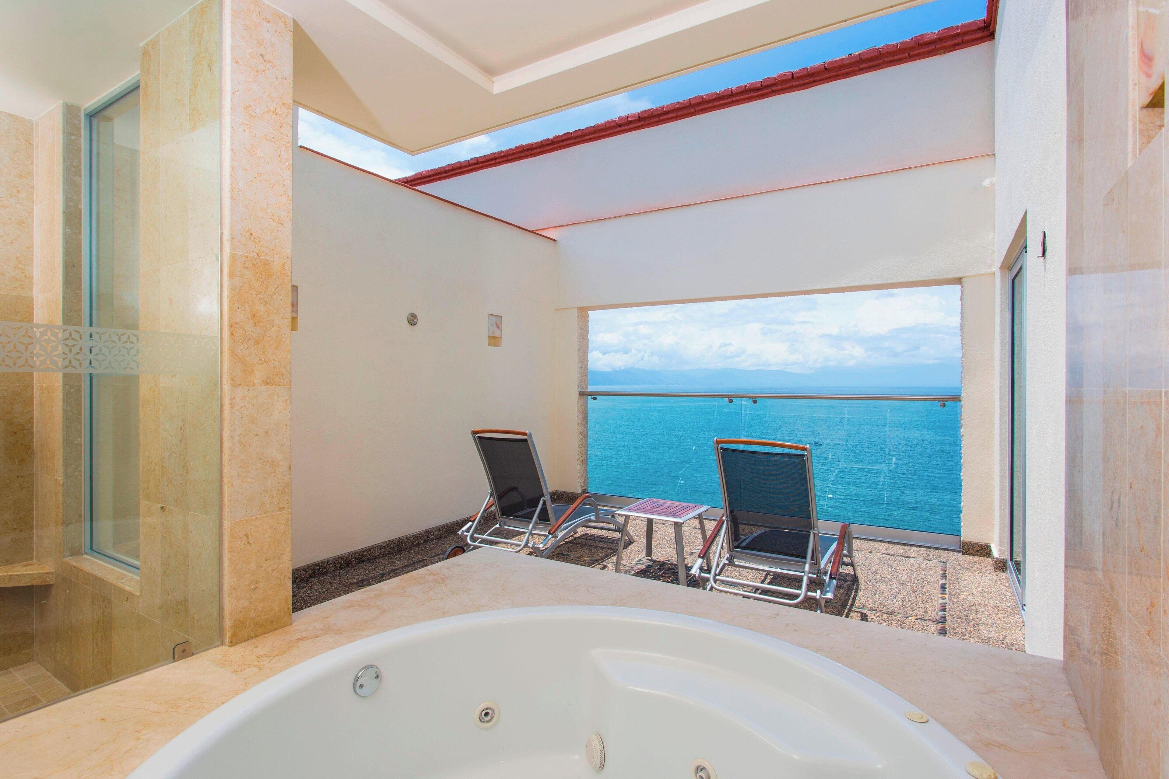 Junior Suite, 1 King Bed, Balcony | Premium bedding, Select Comfort beds, minibar, in-room safe