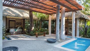 Tina de hidromasaje, tratamientos corporales y aromaterapia