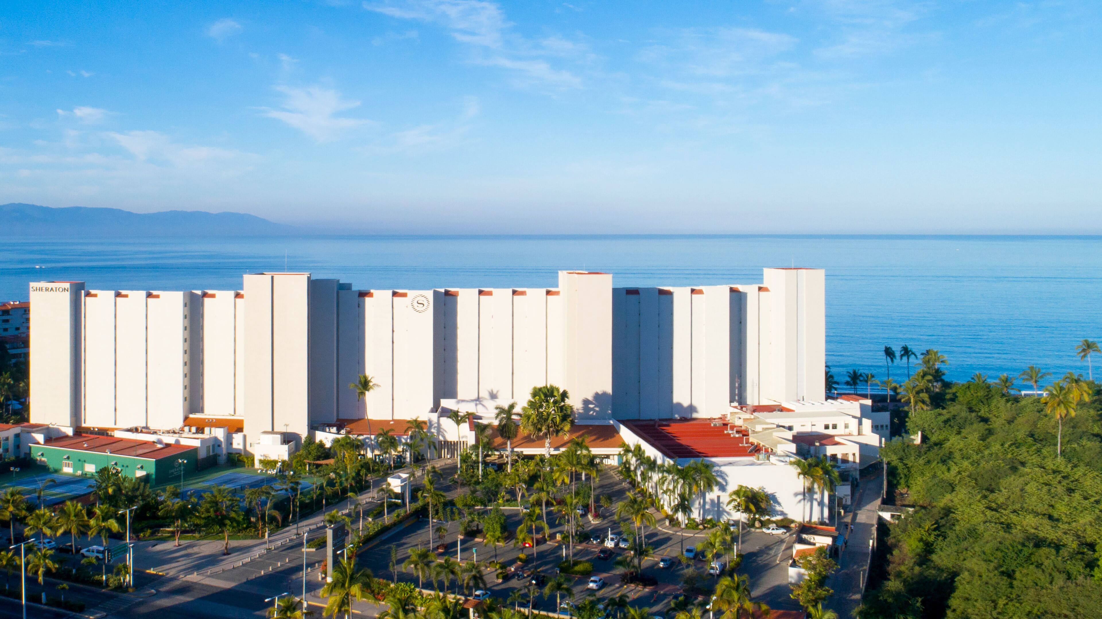 Vista frontal de la propiedad