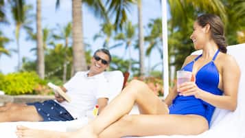 Ubicación a pie de playa, tumbonas, sombrillas y toallas de playa