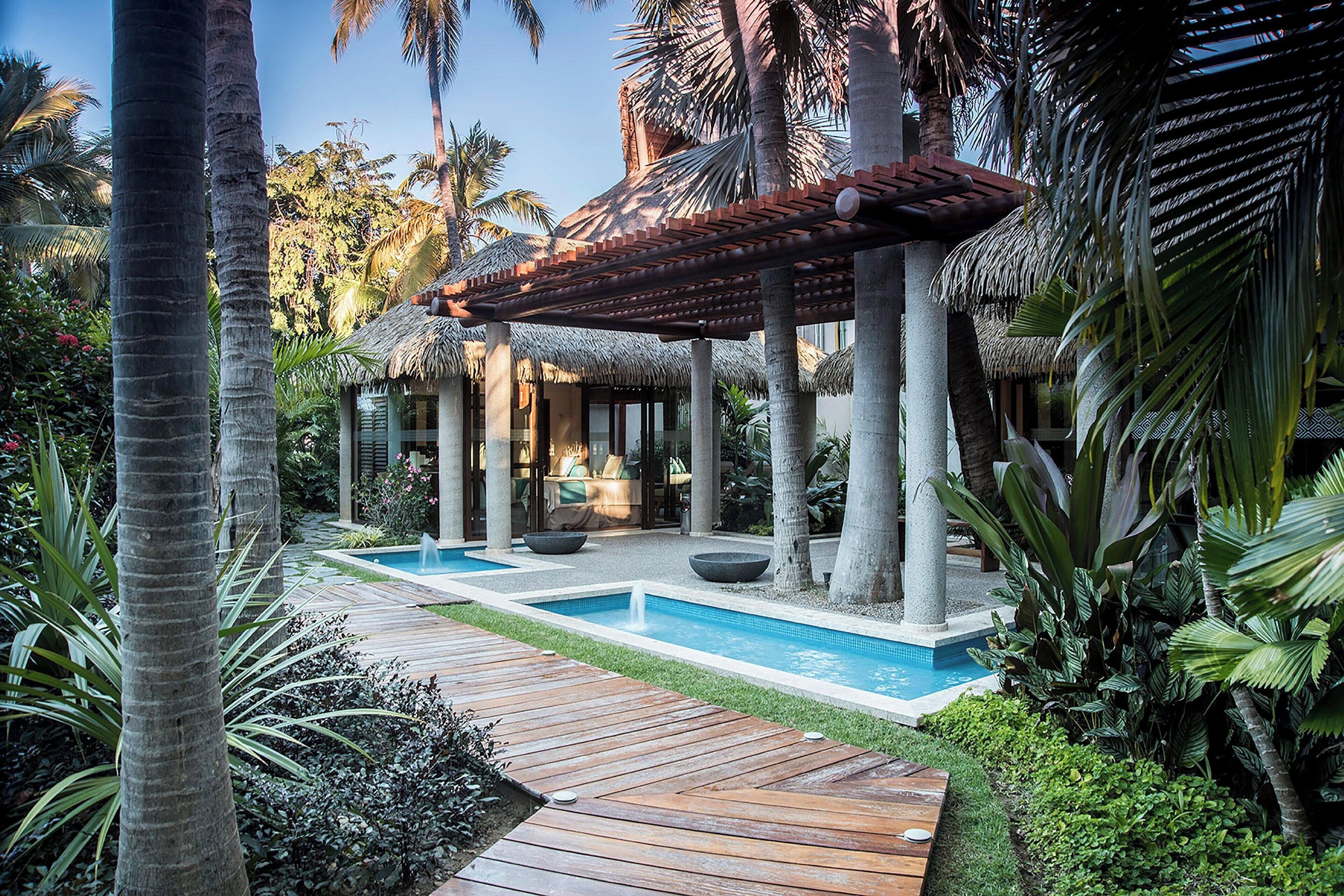 熱水浴缸、身體療程、芳香療法、熱石按摩、深層組織按摩、泰式按摩