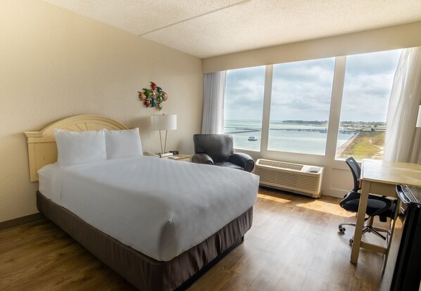 Habitación, 1 cama matrimonial | Escritorio, espacio para trabajar con laptop y cortinas blackout 