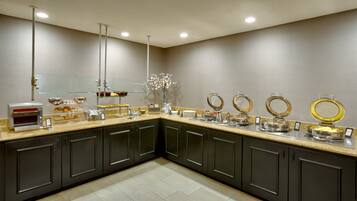 Colazione a buffet a pagamento, servita tutte le mattine