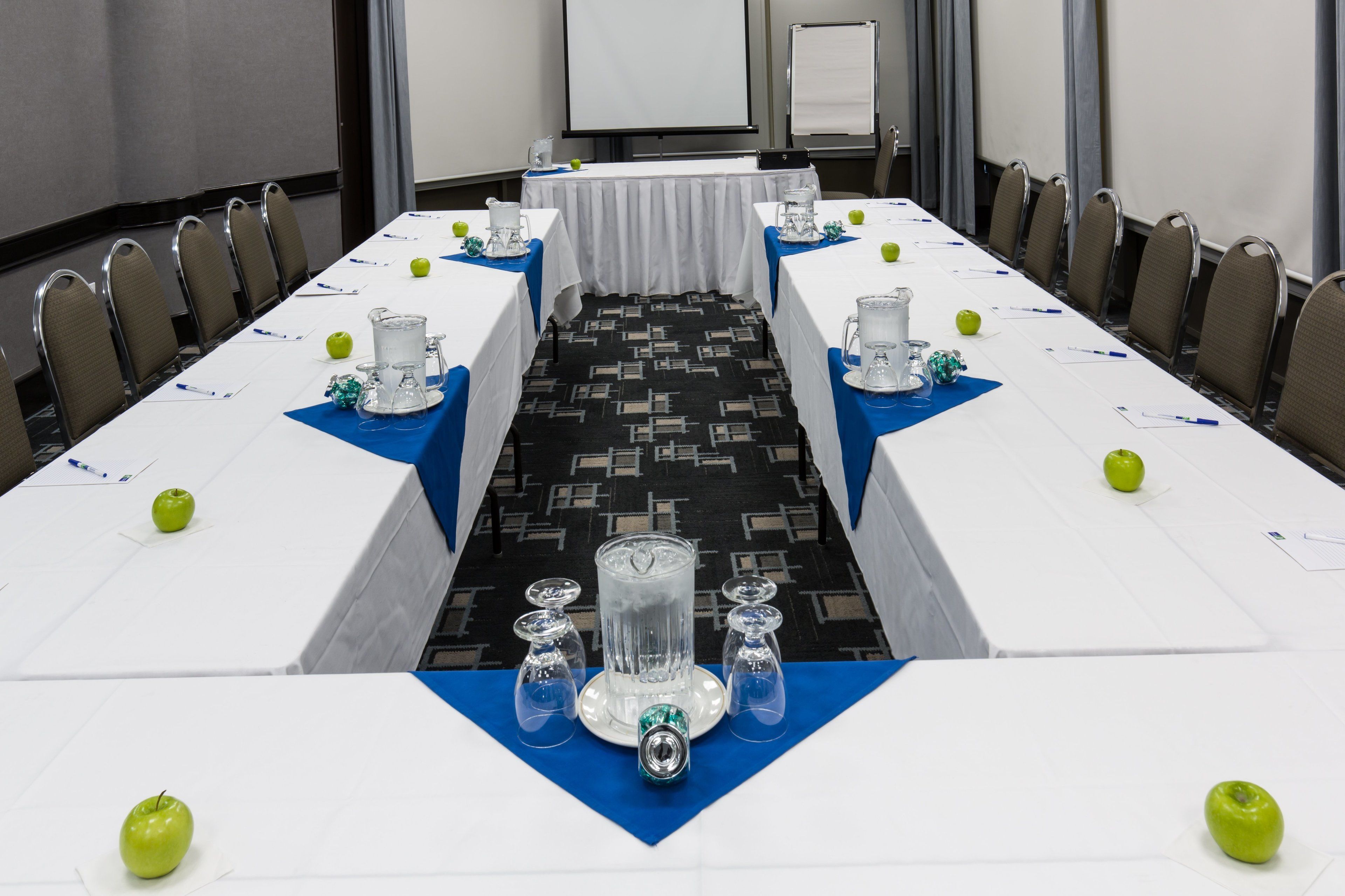 Photo - Holiday Inn Express Edmonton Downtown by IHG