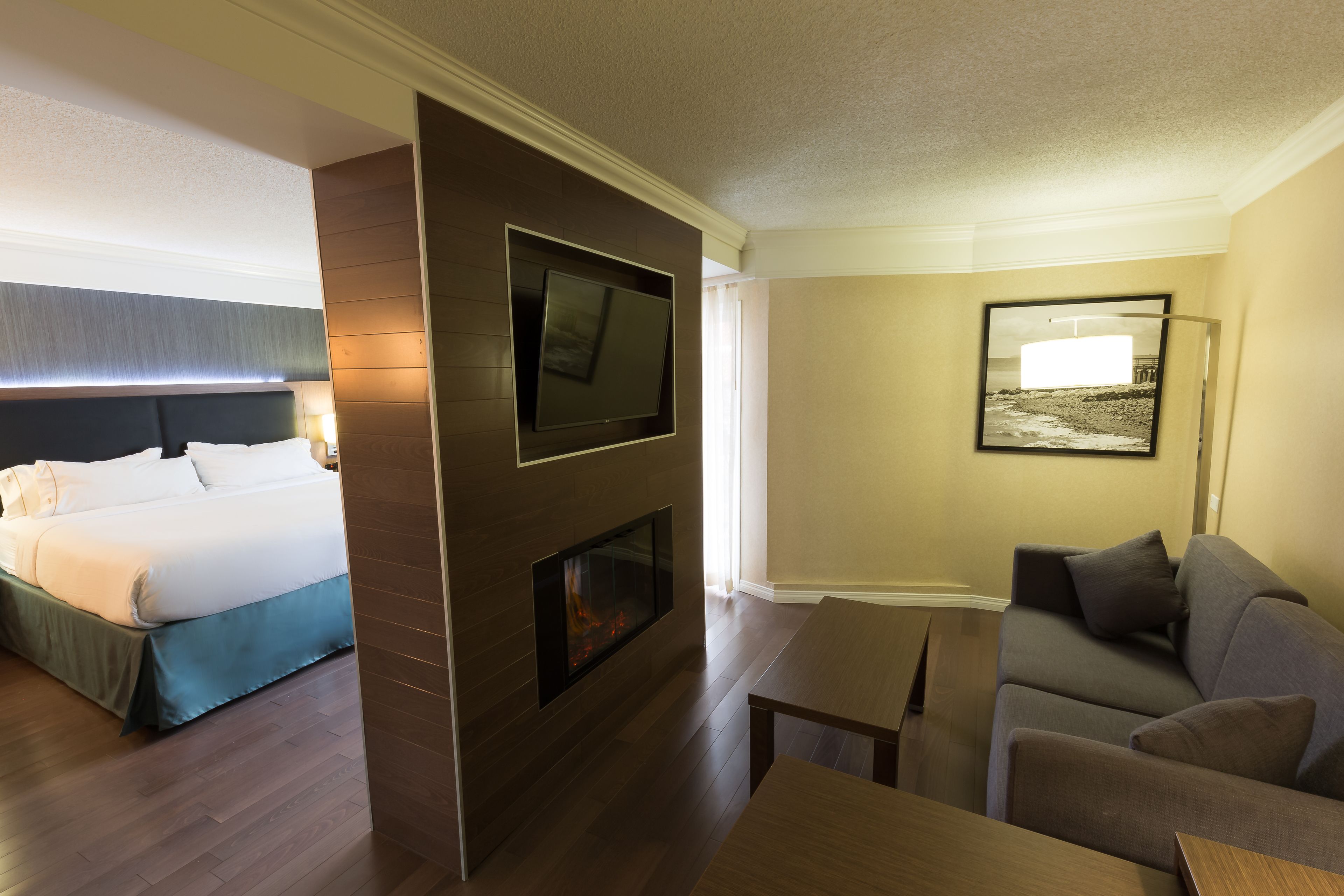 Photo - Holiday Inn Express Edmonton Downtown by IHG