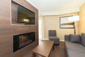 Suite, 1 cama de matrimonio grande | 1 dormitorio, ropa de cama de alta calidad, edredones de plumas