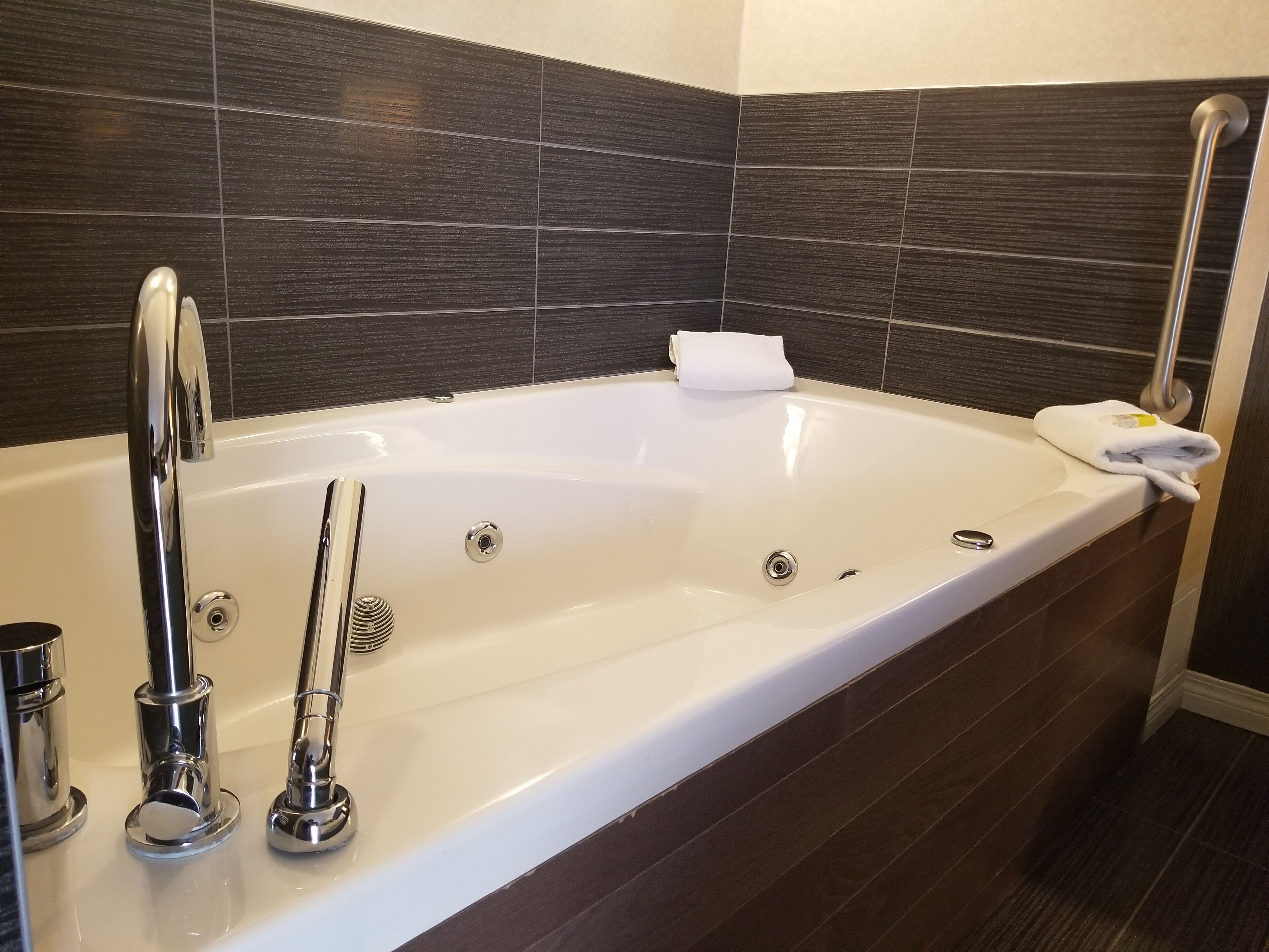 Photo - Holiday Inn Express Edmonton Downtown by IHG