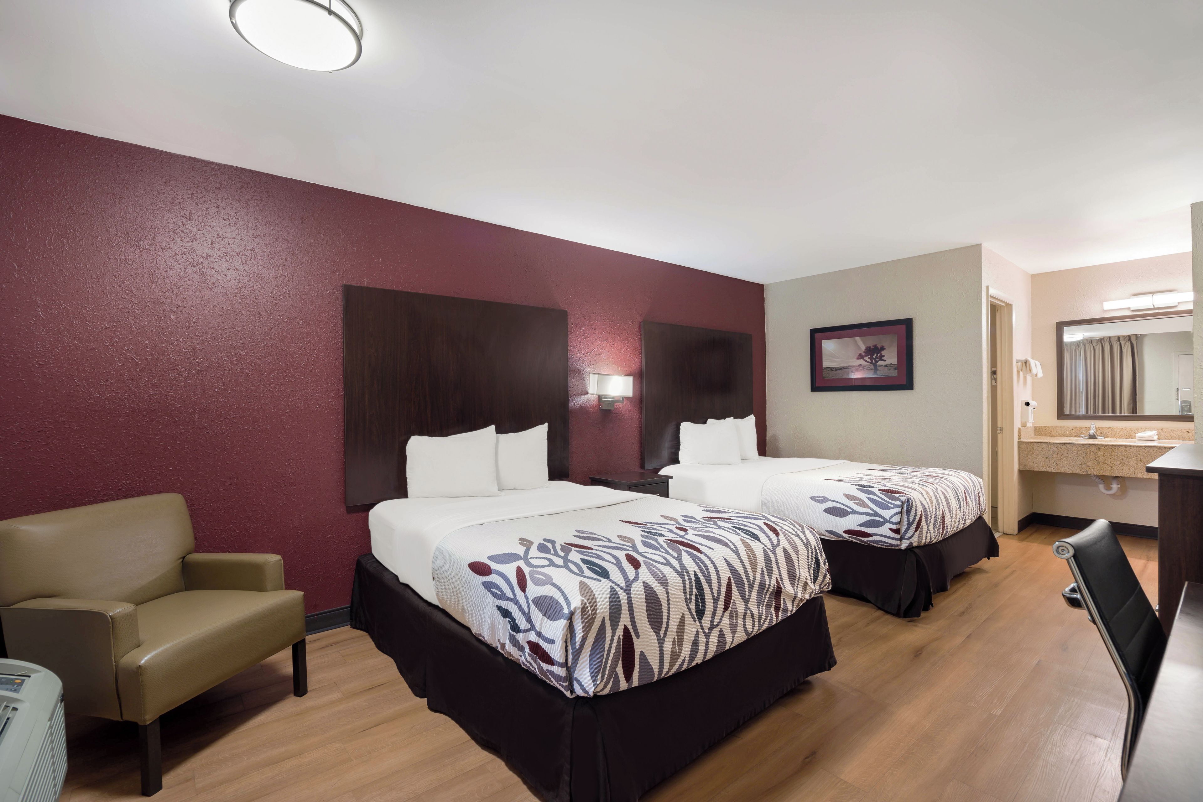 Desk, cribs (free), rollaway beds (surcharge), WiFi (free)