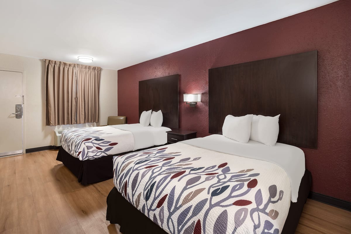 Desk, free cribs/infant beds, rollaway beds, free WiFi
