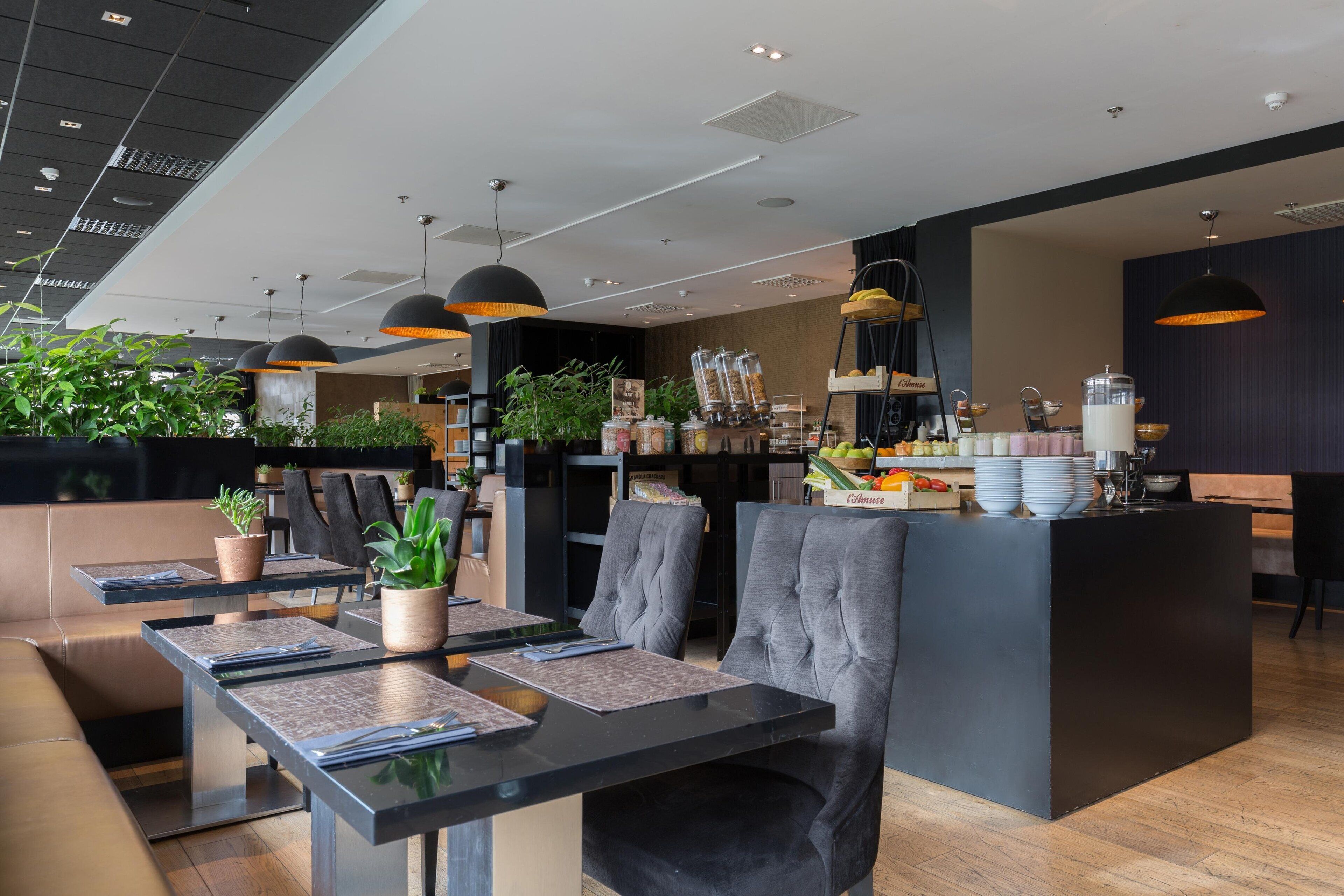 朝食 (フル ブレックファスト)、毎日提供 (有料)