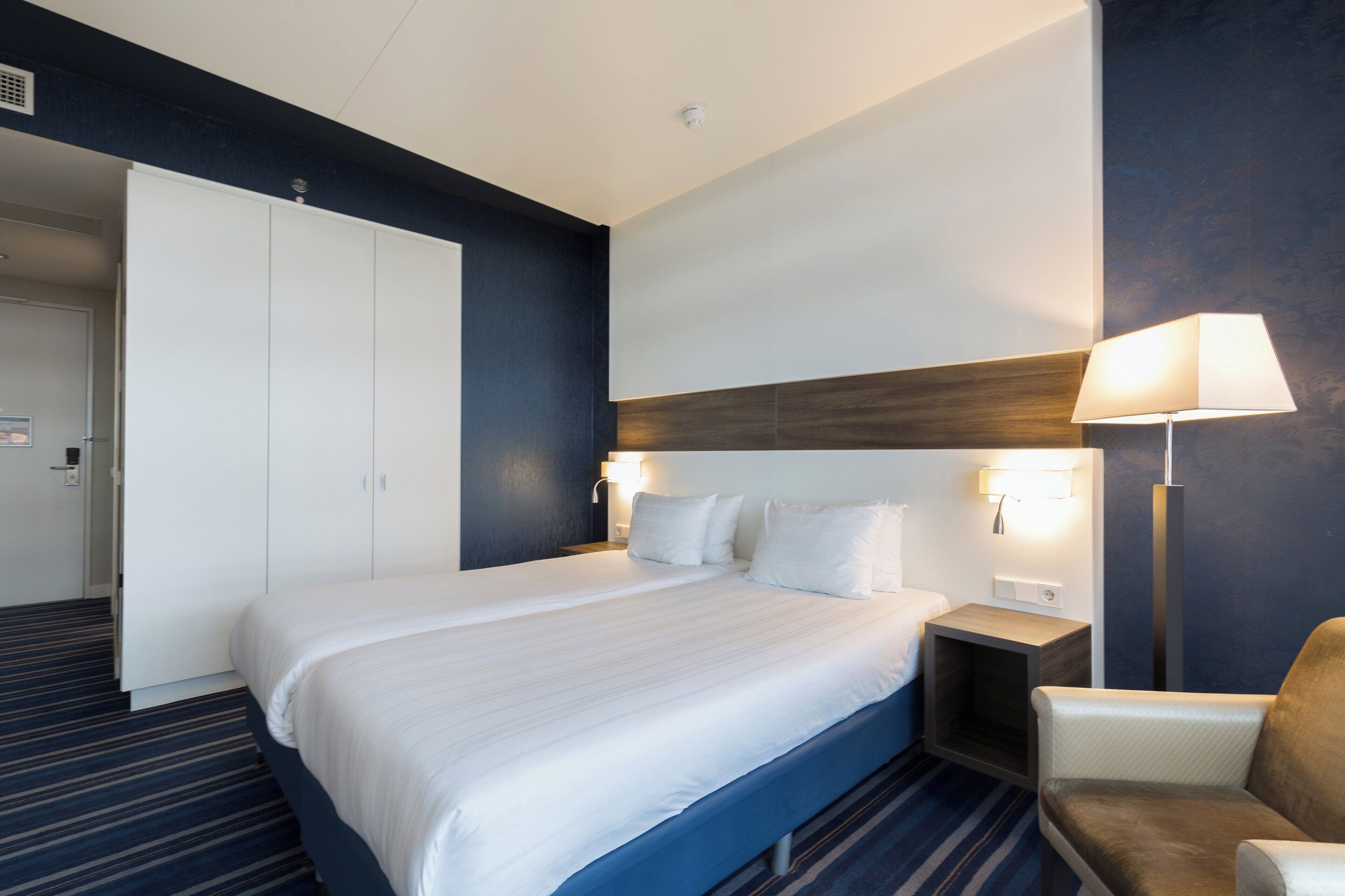 Comfort szoba, 2 egyszemélyes ágy | Minibár, széf a szobában, hangszigetelés és vasaló/vasalódeszka