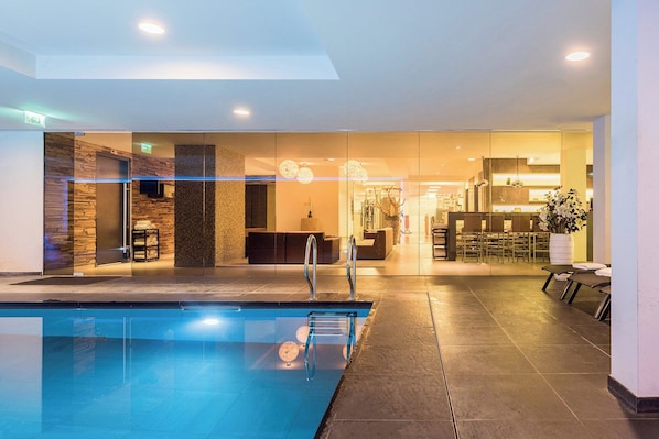 Couples treatment rooms, sauna, hot tub, steam room, Turkish bath - Leonardo Royal Hotel Den Haag Promenade (The Hague)