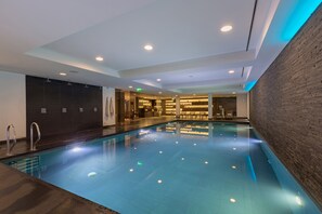 Indoor pool, sun loungers