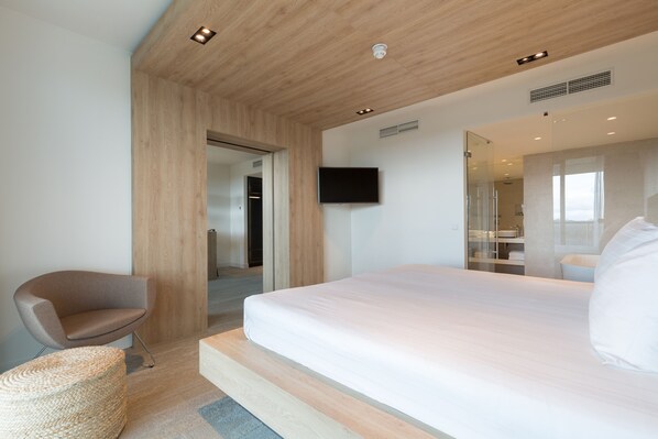 Svit Deluxe - 1 kingsize-säng | Minibar, värdeförvaringsskåp på rummet och ljudisolering