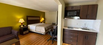 Stratford House Inn and Suites
