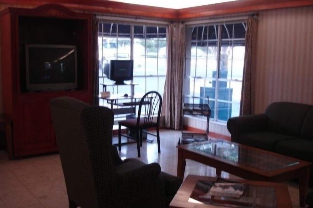 Stratford House Inn and Suites