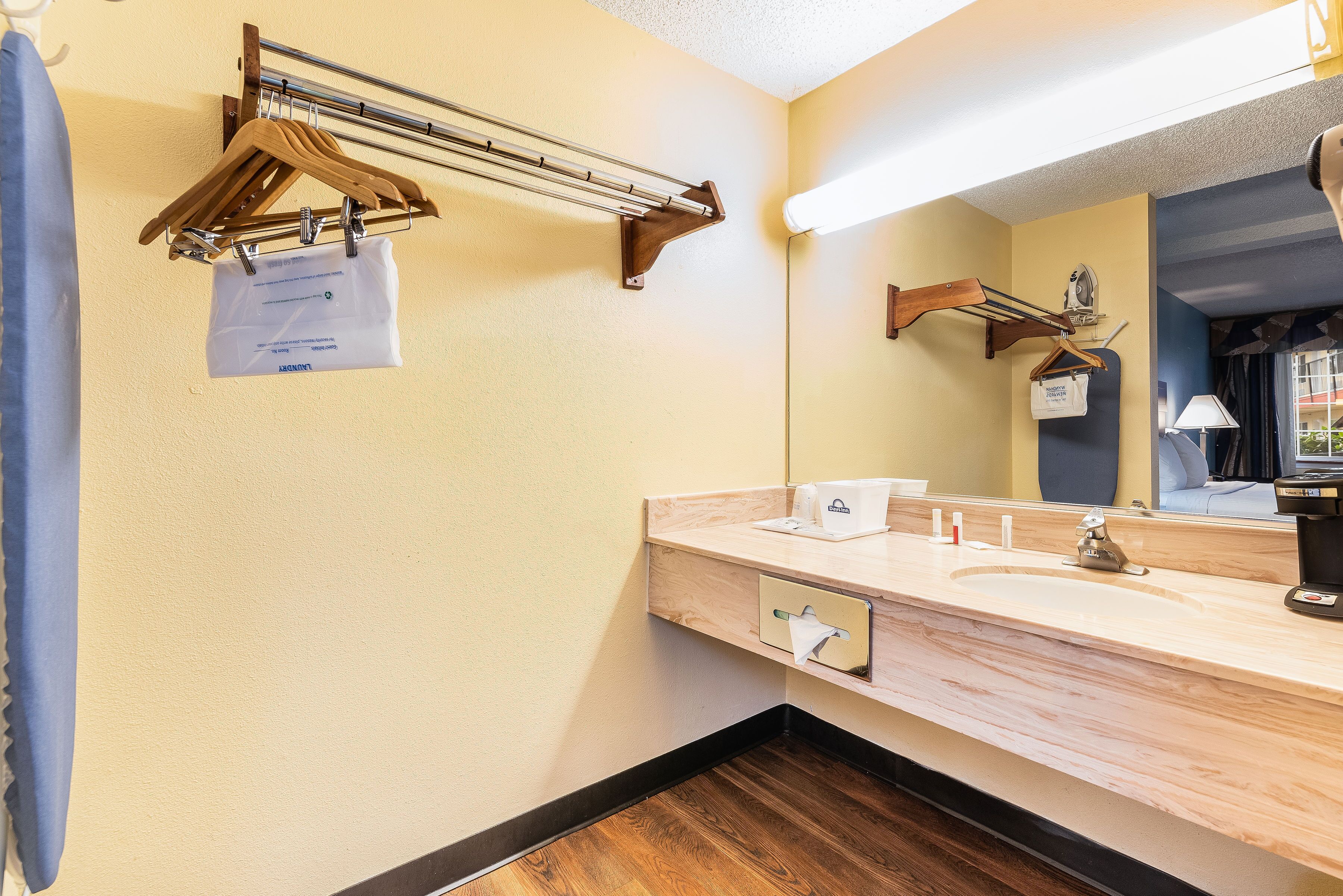 Foto - Days Inn by Wyndham Federal Way