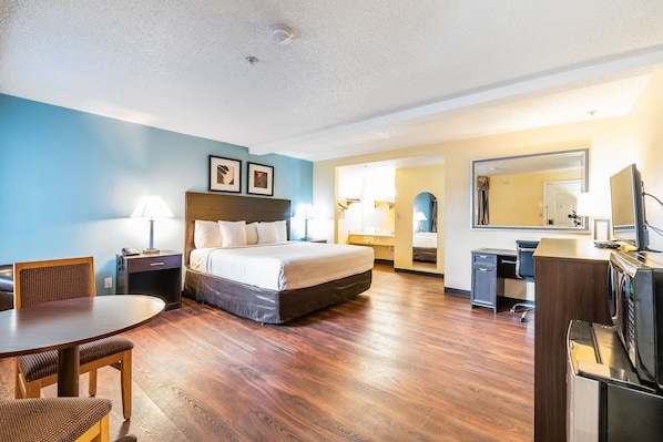 Studio Suite, 1 King Bed, Non Smoking | Desk, blackout curtains, iron/ironing board, cots/infant beds - Days Inn by Wyndham Federal Way (Federal Way)