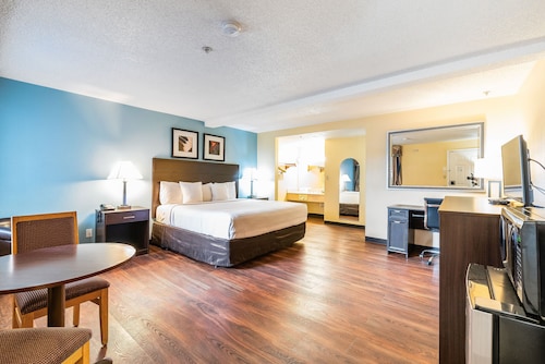 Days Inn by Wyndham Federal Way