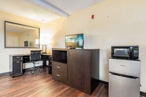 Studio Suite, 1 King Bed, Non Smoking | Desk, blackout curtains, iron/ironing board, cots/infant beds