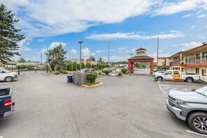 Front of property - Days Inn by Wyndham Federal Way (Federal Way)