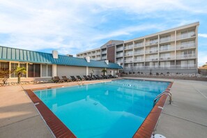 Seasonal outdoor pool, open 10:00 AM to 10:00 PM, pool umbrellas - Comfort Inn On the Ocean (Kill Devil Hills)