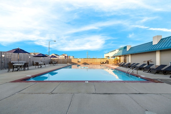 Seasonal outdoor pool, open 10:00 AM to 10:00 PM, pool umbrellas