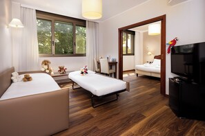 Familienzimmer, Mehrere Betten, Nichtraucher (Converts to 2 Twin Beds)