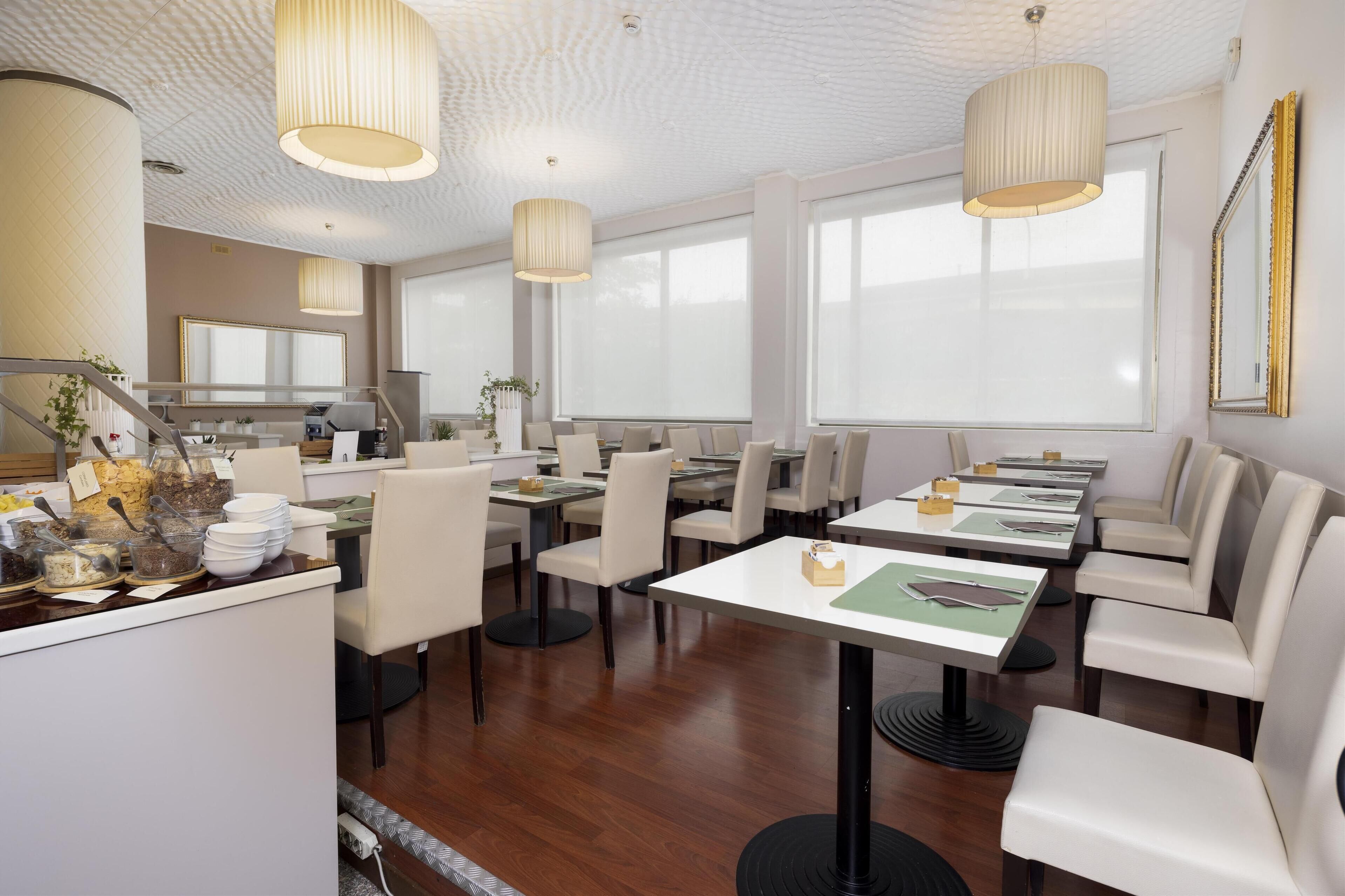 Tägliches Frühstück zum Mitnehmen (12 EUR pro Person)