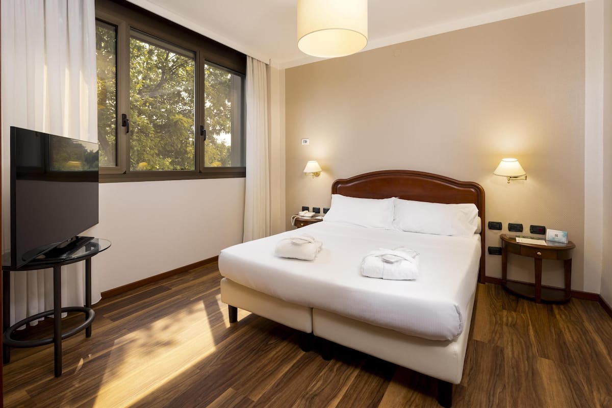Familienzimmer, Mehrere Betten, Nichtraucher (Converts to 2 Twin Beds) | Hochwertige Bettwaren, Daunenbettdecken, Minibar, Zimmersafe