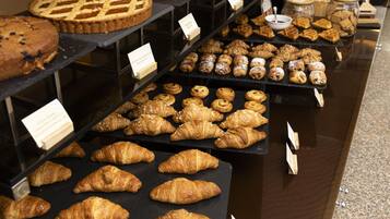 Petit déjeuner à emporter servi tous les jours en supplément