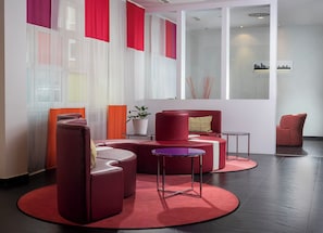 Lobby sitting area - Wyndham Garden Düsseldorf City Centre Königsallee (Düsseldorf)