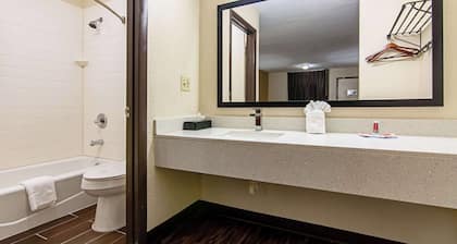 Econo Lodge Inn & Suites Matthews - Charlotte