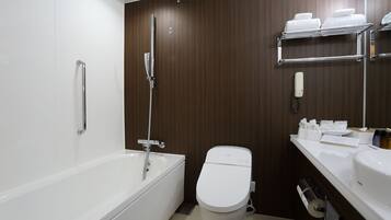 Produtos de toalete grátis, secador de cabelo, chinelos, bidê