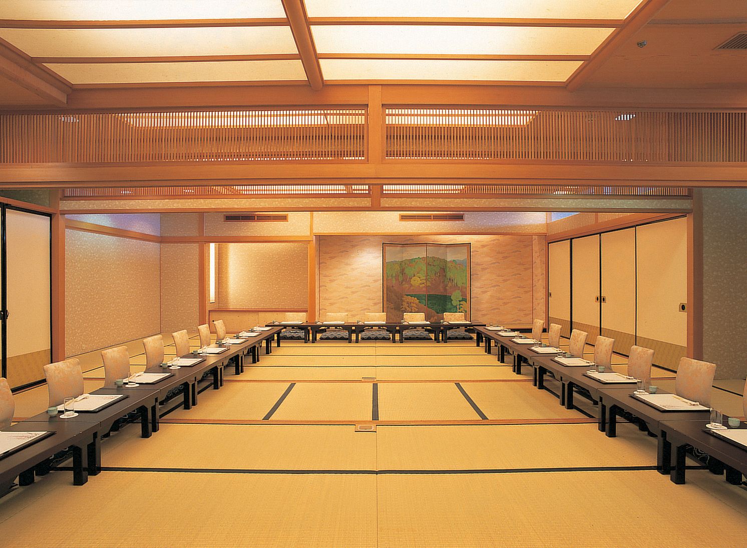 3 restaurants, breakfast served