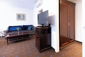 In-room safe, desk, soundproofing, free cots/infant beds