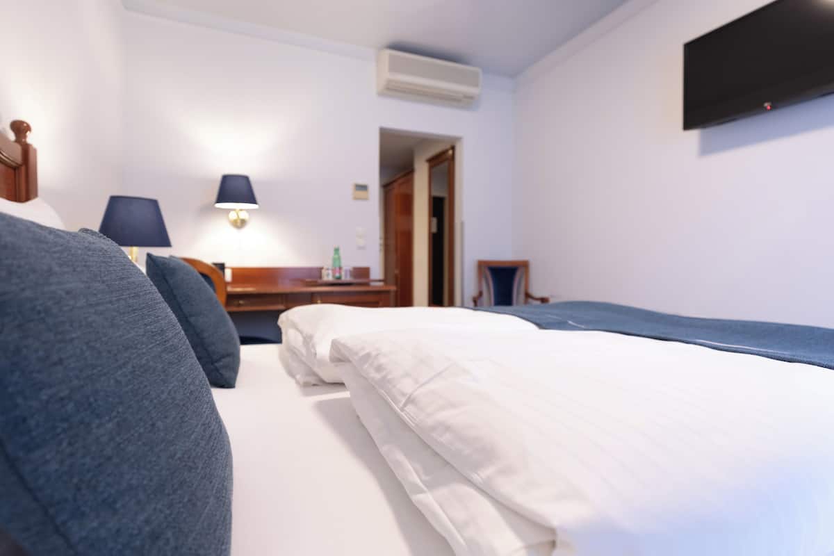 In-room safe, desk, soundproofing, free cribs/infant beds
