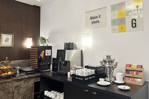 Petit déjeuner buffet (19 EUR par personne)