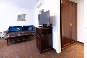 In-room safe, desk, soundproofing, free cots/infant beds