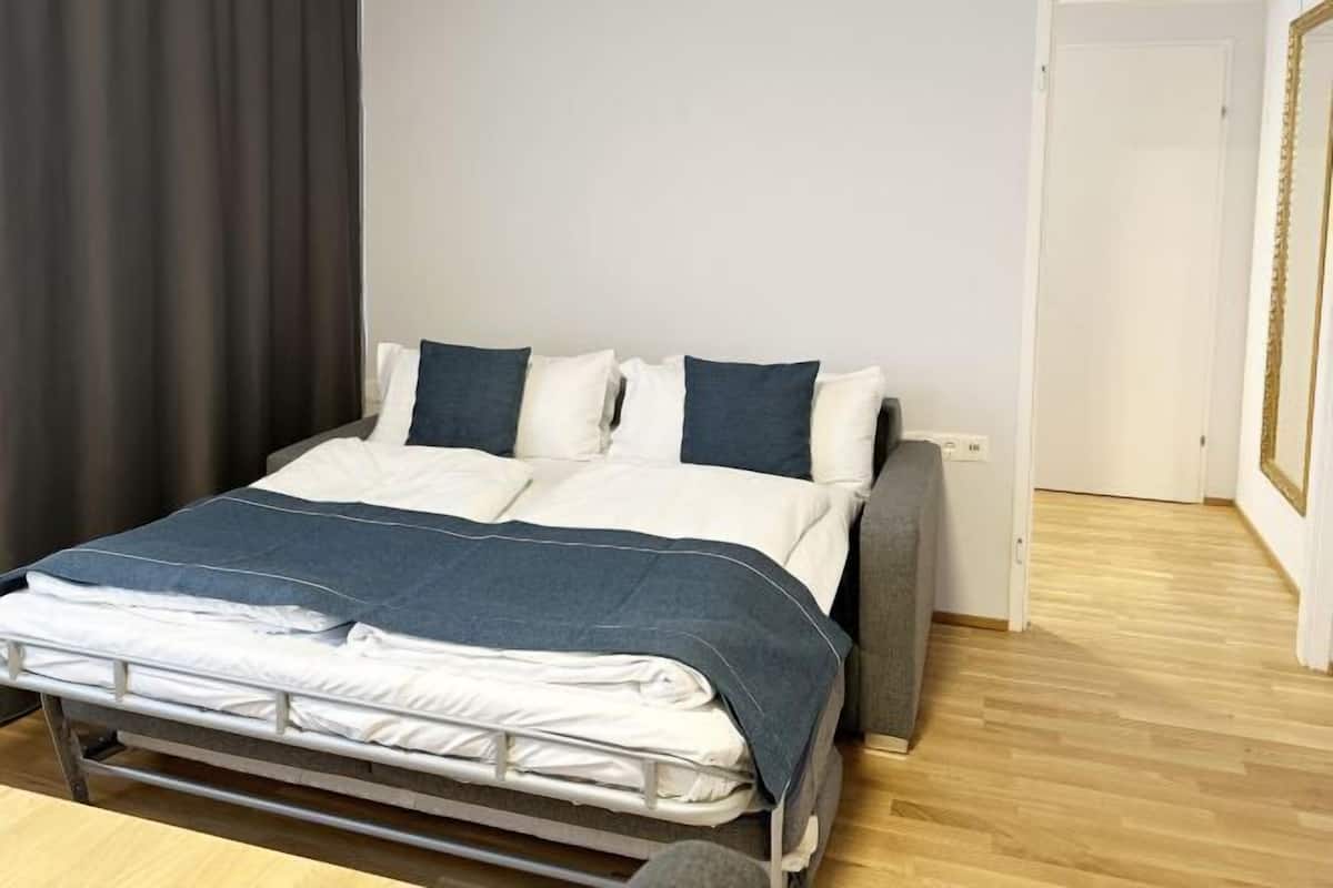 Caja de seguridad en la habitación y escritorio