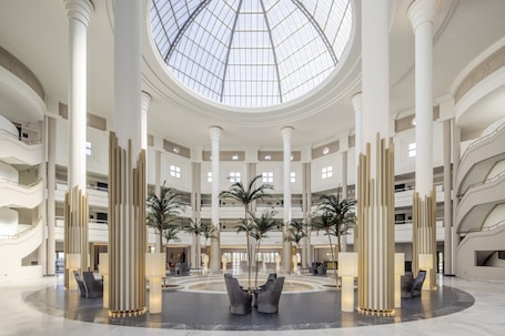 Interior entrance. Hotel ILUNION Alcora Sevilla