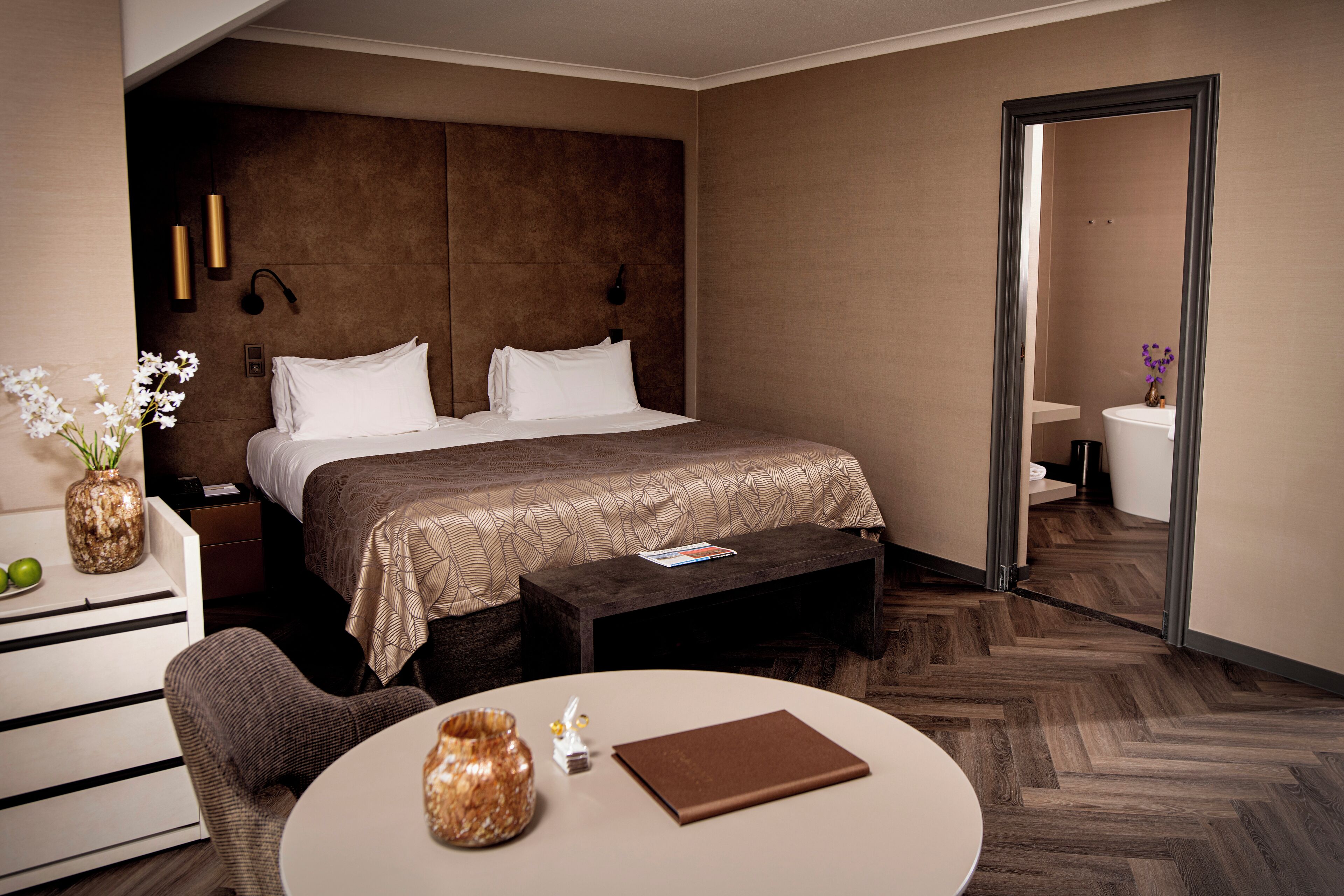 Luksus-dobbeltrom | Allergitestet sengetøy, minibar, safe på rommet og skrivebord