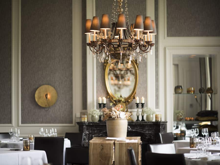 2 restoran, melayani sarapan