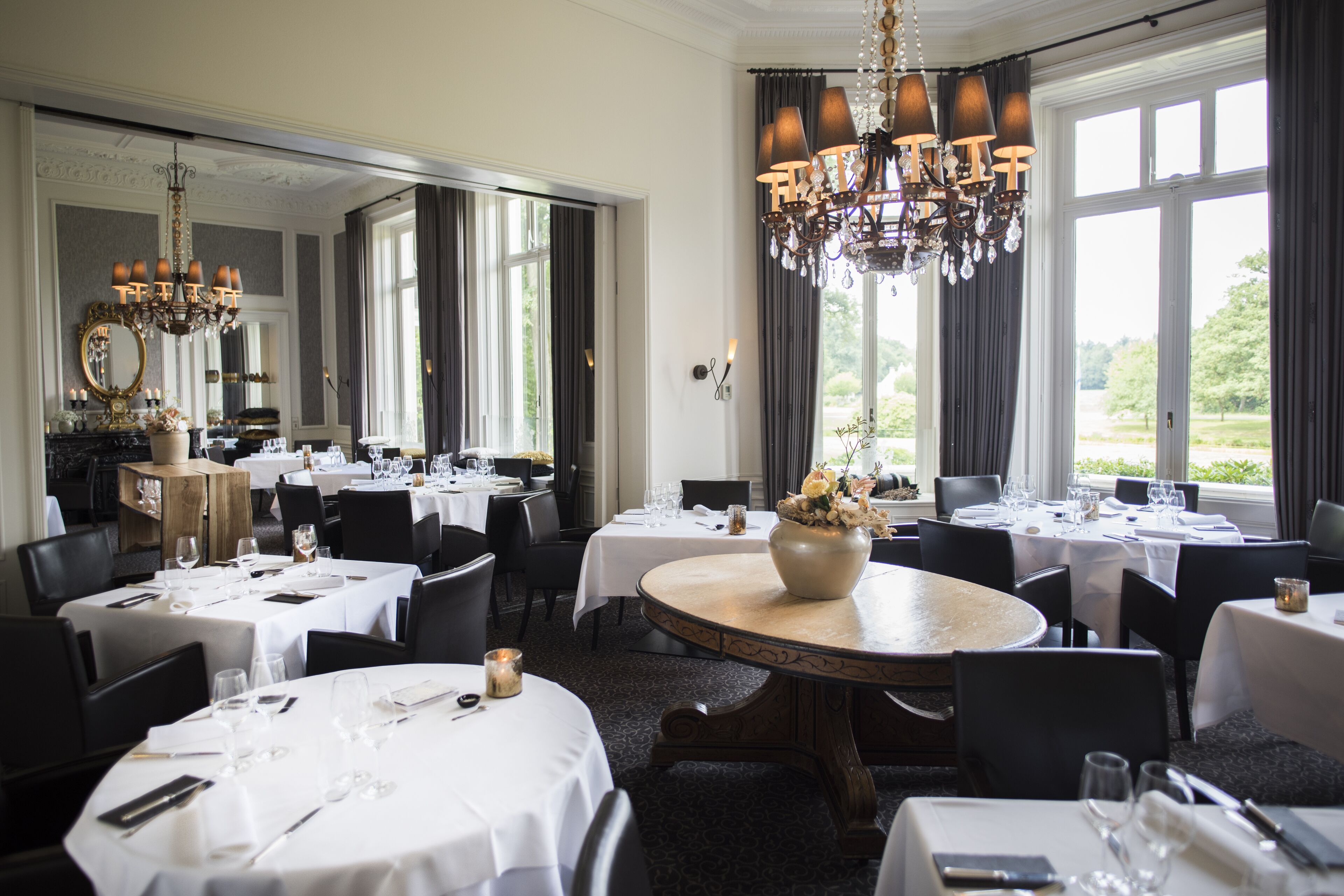 2 restaurants, breakfast served